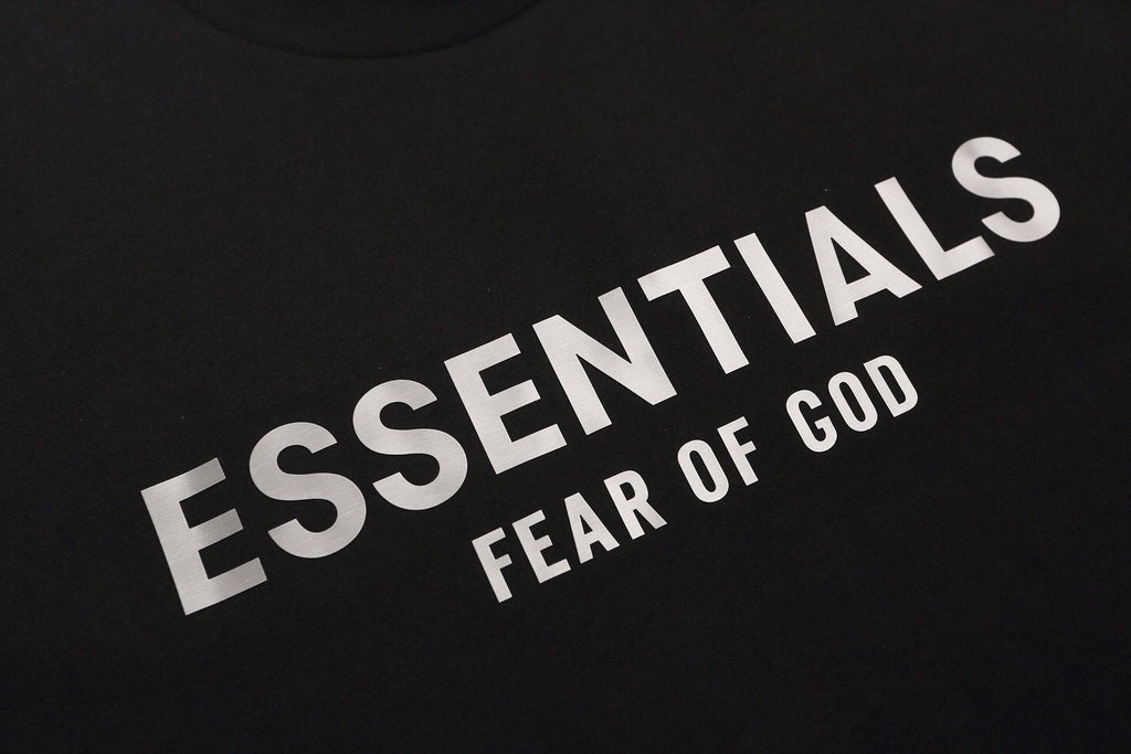 ESSENTIALS Fear of God Chest Graphic T-Shirt ¡ª detail