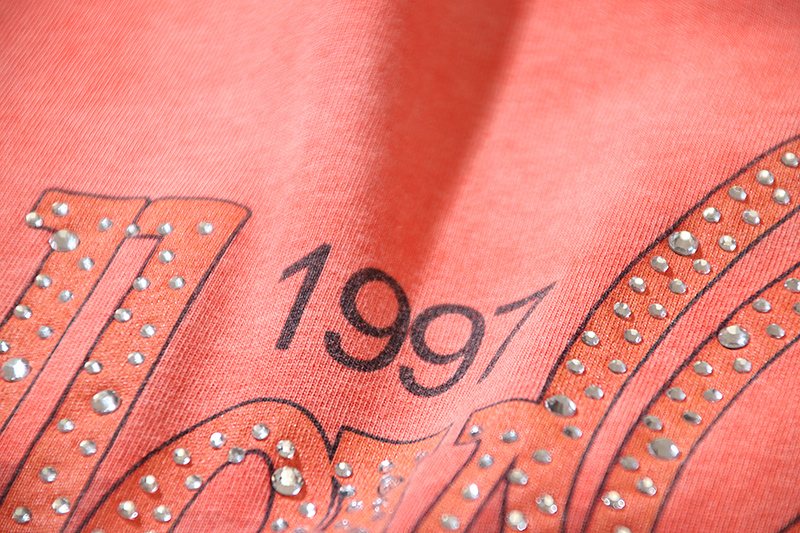 VALE USA Dreams 1997 Rhinestone Graphic T-Shirt ¡ª detail