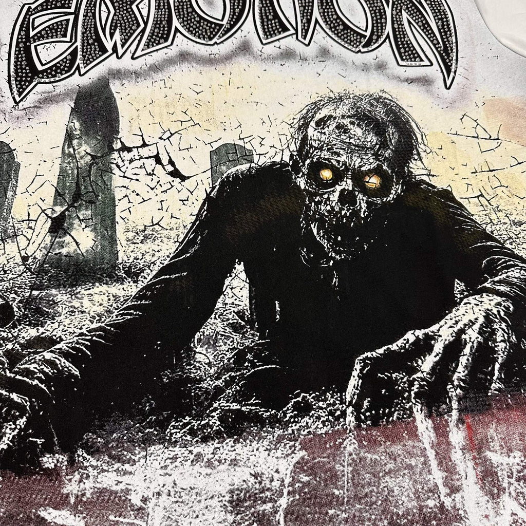 MIXED EMOTION Skull Graveyard Graphic T-Shirt ¡ª detail