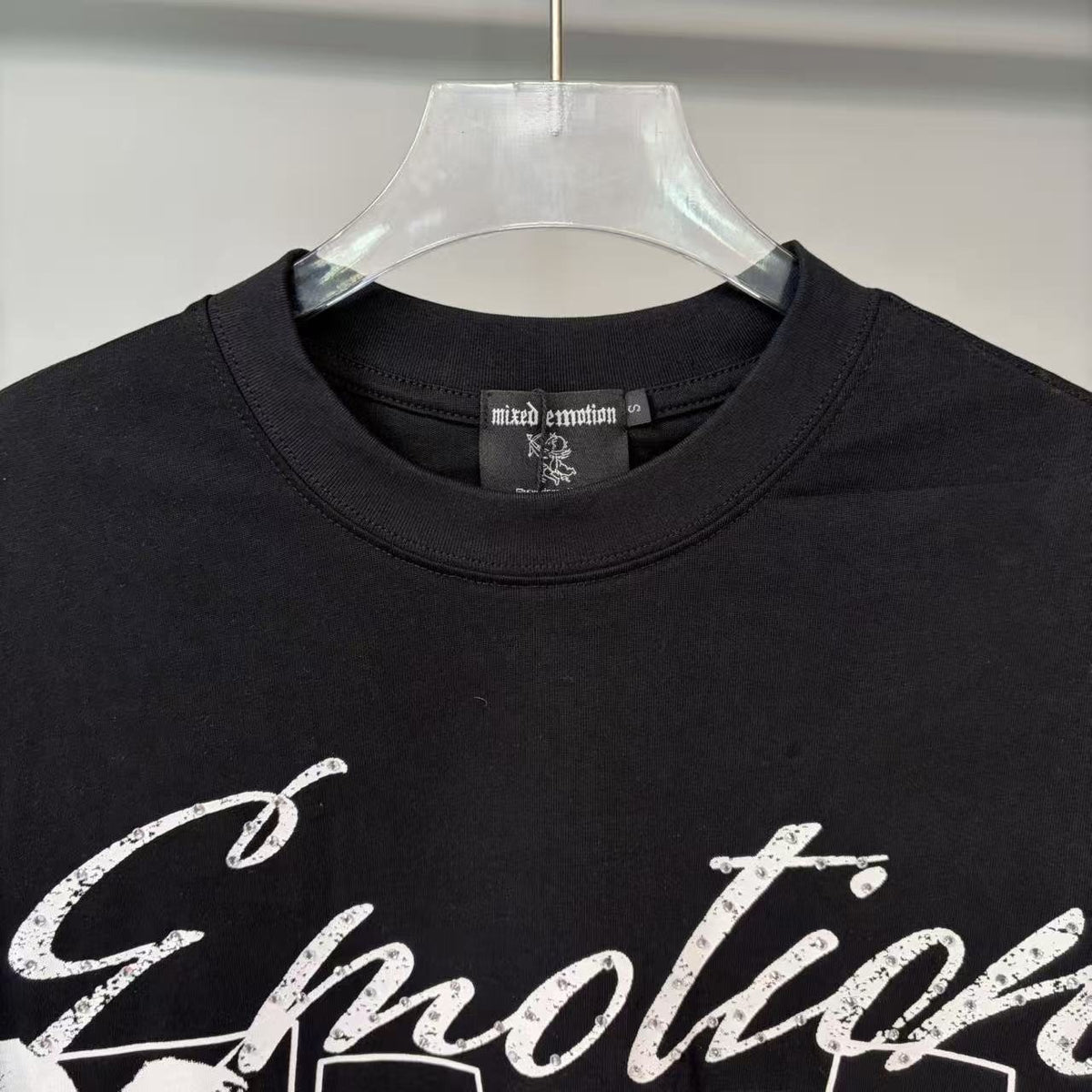 MIXED EMOTION Portrait Graphic Short-Sleeve T-Shirt ¡ª neck_label
