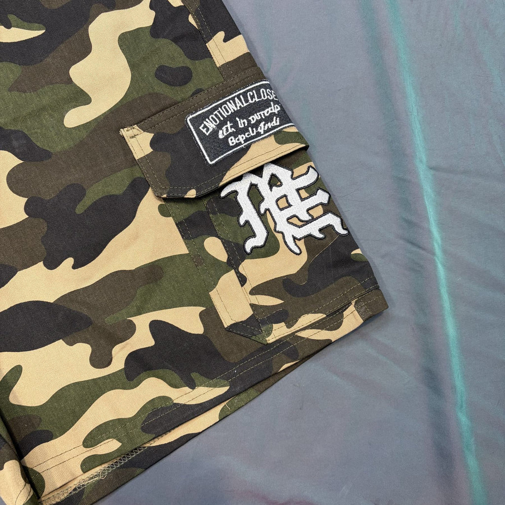 MIXED EMOTION Green Camouflage Embroidered Cargo Shorts ¡ª detail