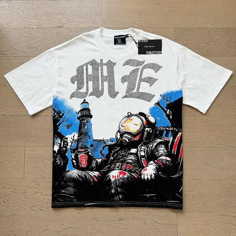 MIXED EMOTION Lighthouse & Diver Graphic T-Shirt ¡ª front