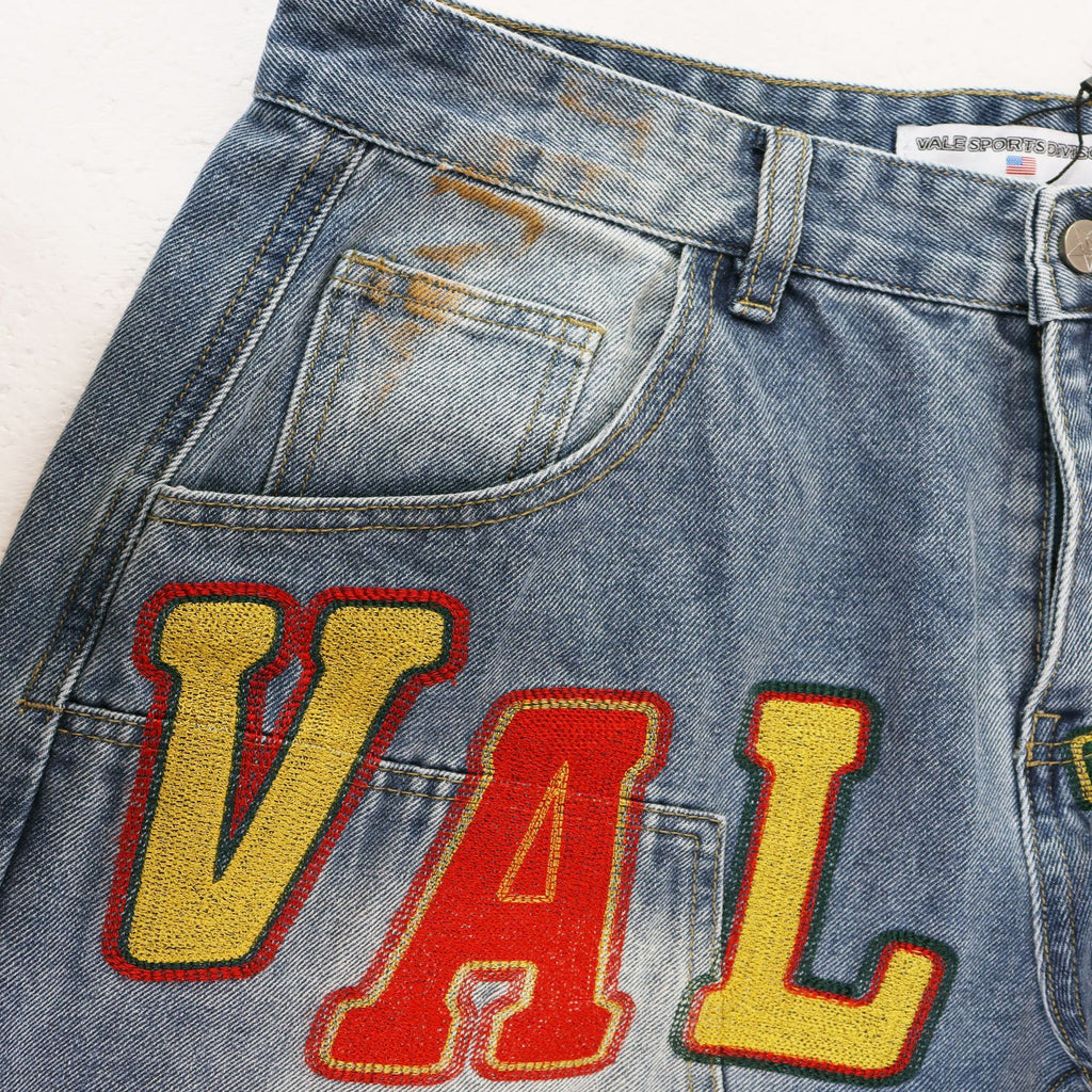 VALLEY Distressed Appliqu¨¦ Cargo Jeans ¡ª detail