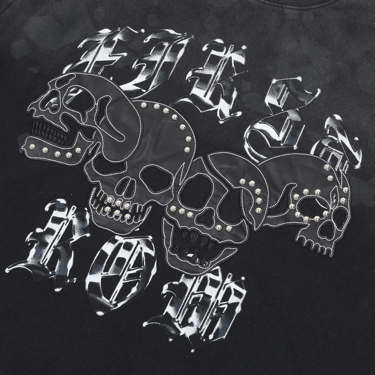 FIRST ROW Wake Up and Be Fierce Skull Appliqu¨¦ T-Shirt ¡ª detail
