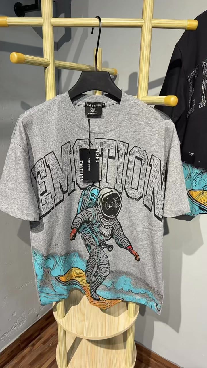 MIXED EMOTION Astronaut Surf Graphic T-Shirt ¡ª front