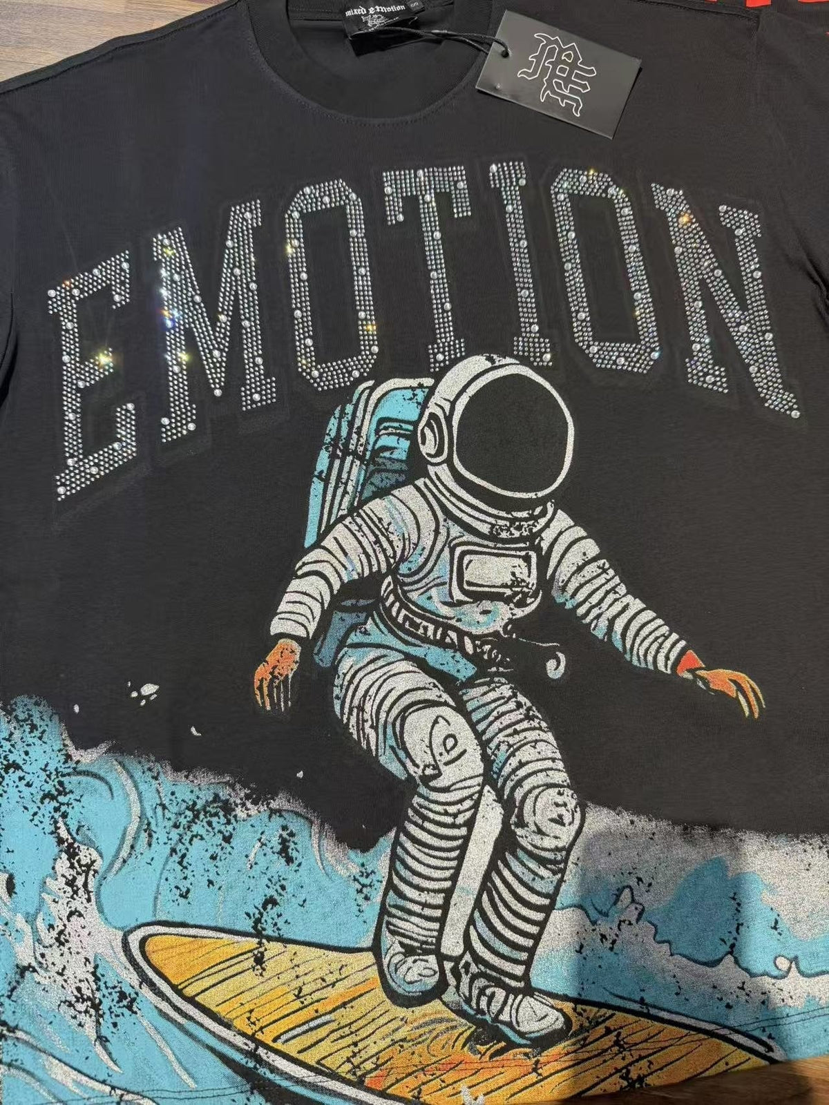 MIXED EMOTION Astronaut Surf Graphic T-Shirt ¡ª detail