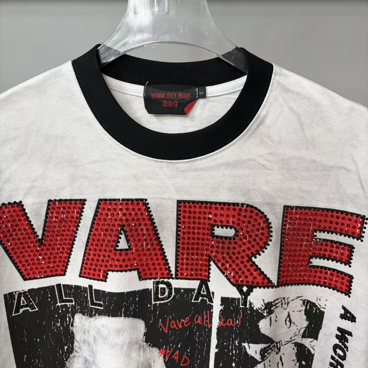 VARE ALL DAY Washed Contrast-Sleeve Graphic T-Shirt ¡ª detail