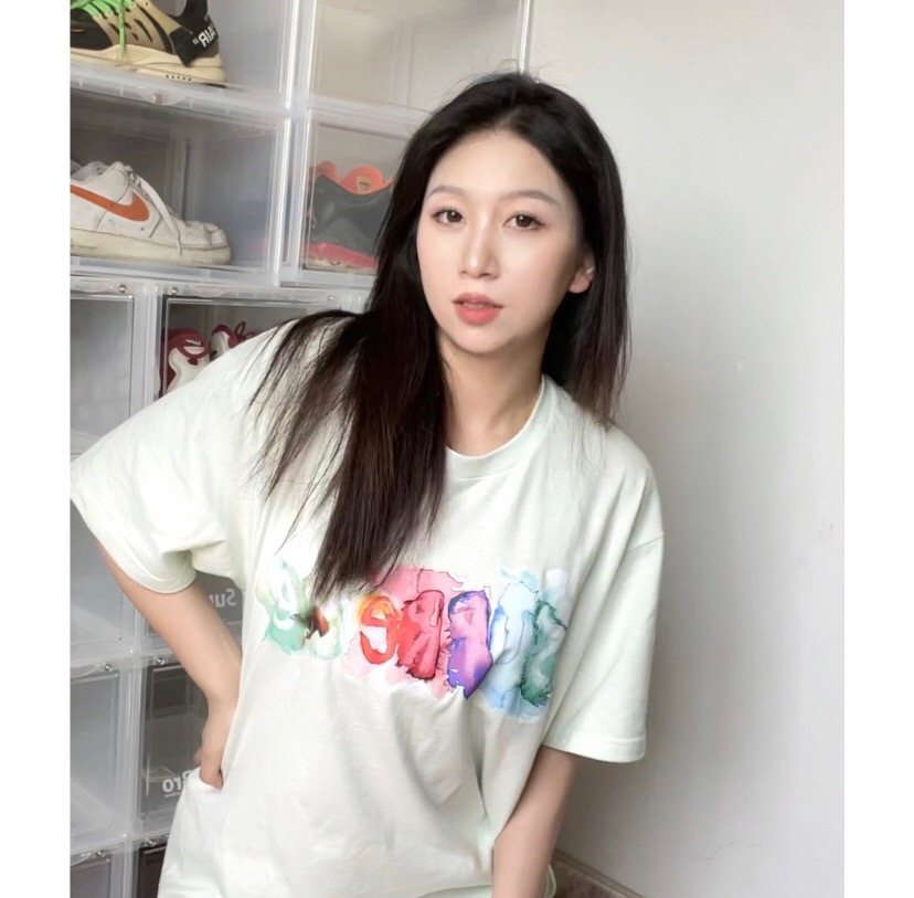 Supreme Watercolor Logo Graphic T-Shirt ¡ª model