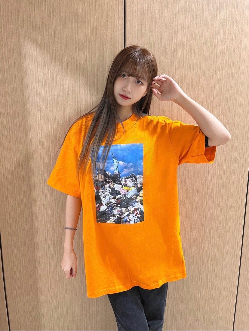 Supreme Trash Scenery Graphic T-Shirt ¡ª model