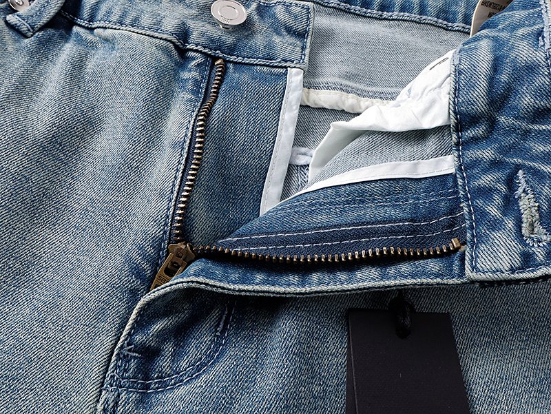 R+A Light Blue Paint-Splatter Distressed Jeans ¡ª detail