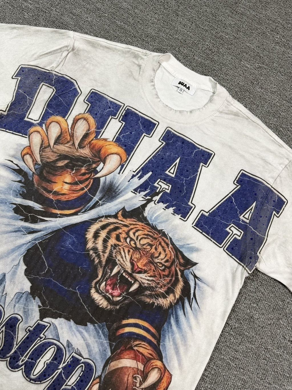 DUAA Nonstop Tiger Football Graphic T-Shirt ¡ª detail