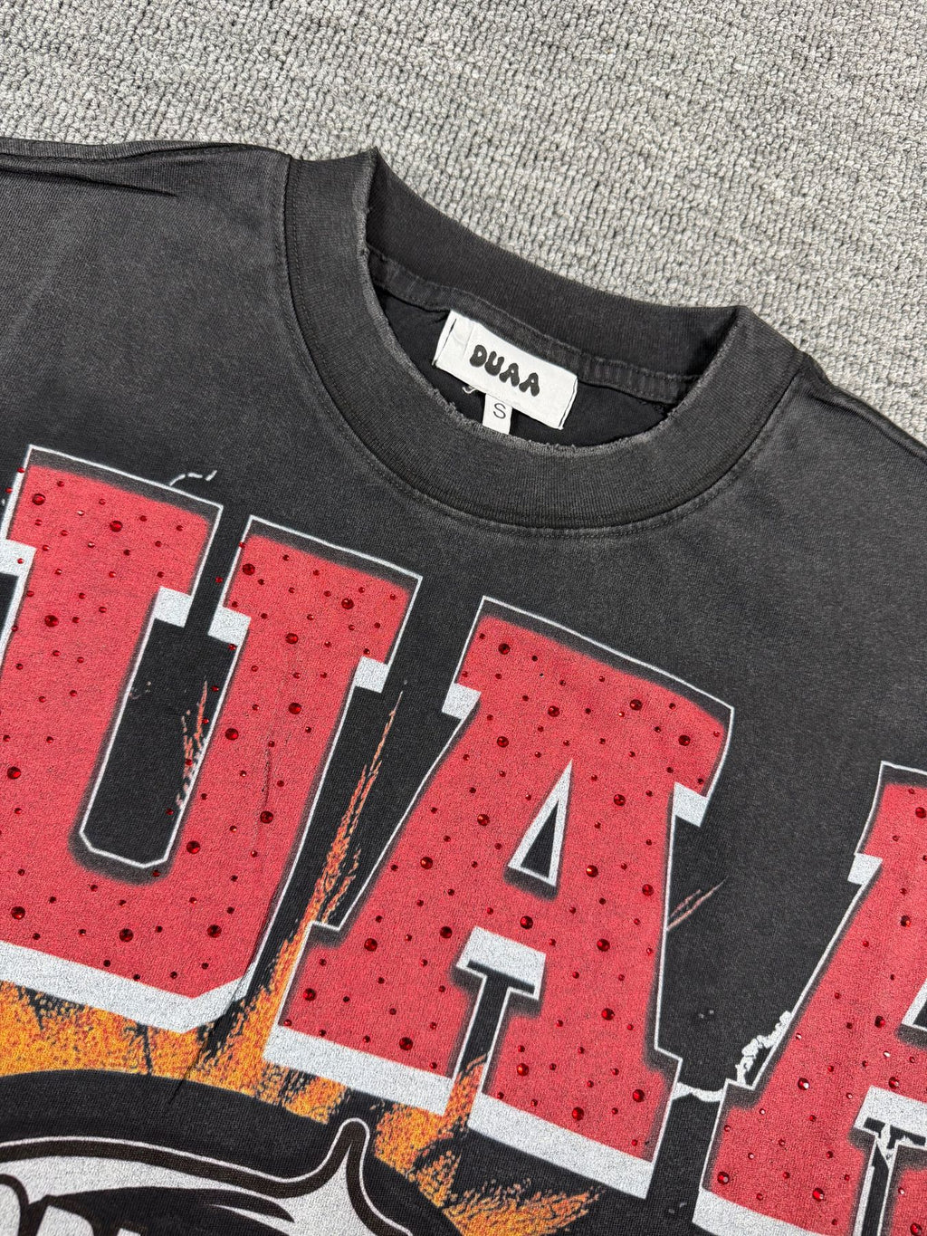 DUAA New Age Lightning Graphic T-Shirt ¡ª neck_label