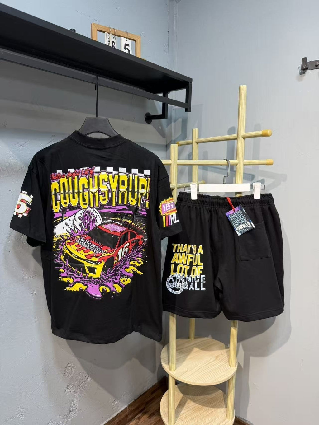 THAT'S A AWFUL LOT OF COUGH SYRUP Racing Graphic Short-Sleeve Set ¡ª context