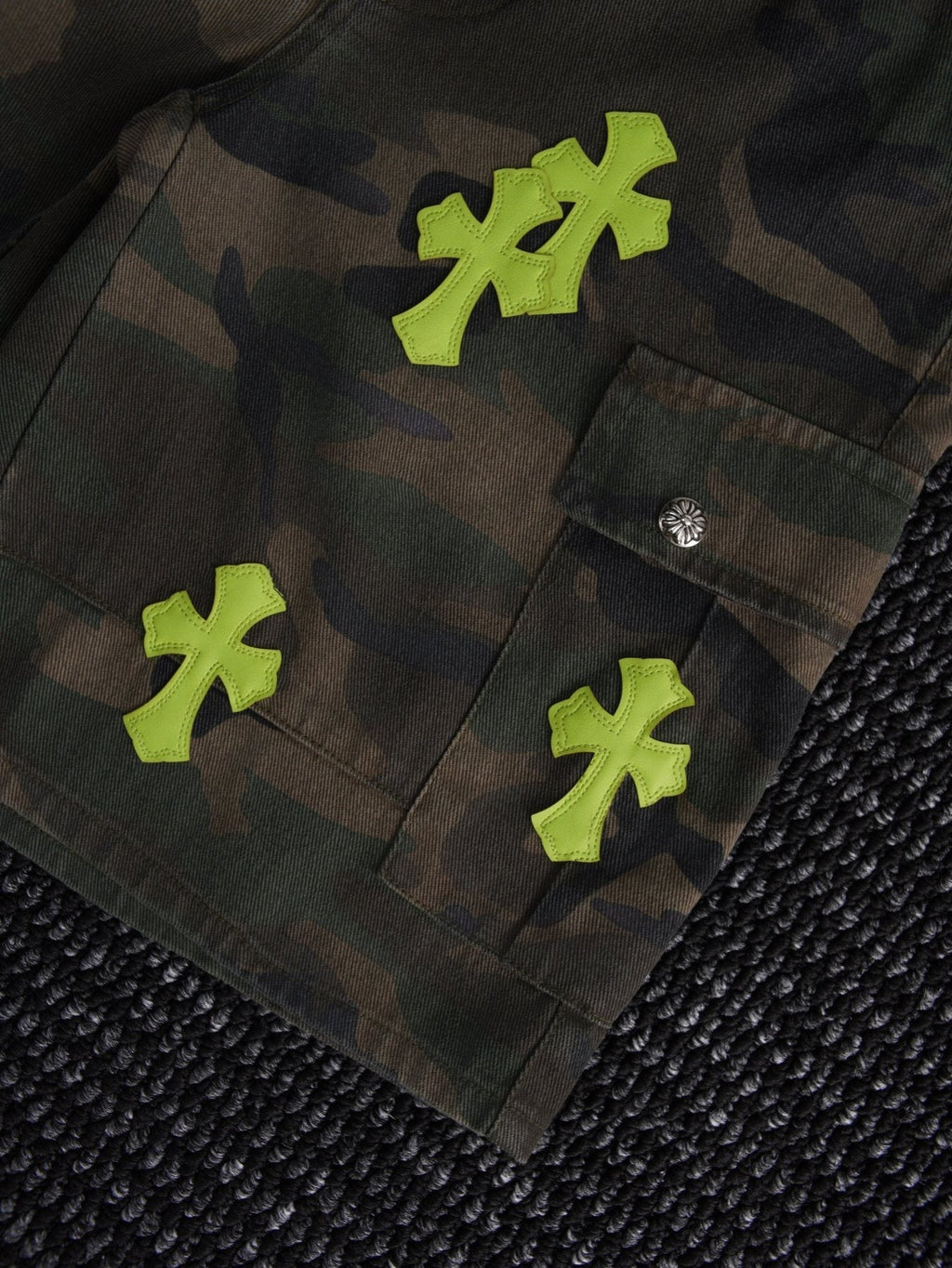 Chrome Hearts Camo Cross Patch Cargo Shorts ¡ª detail
