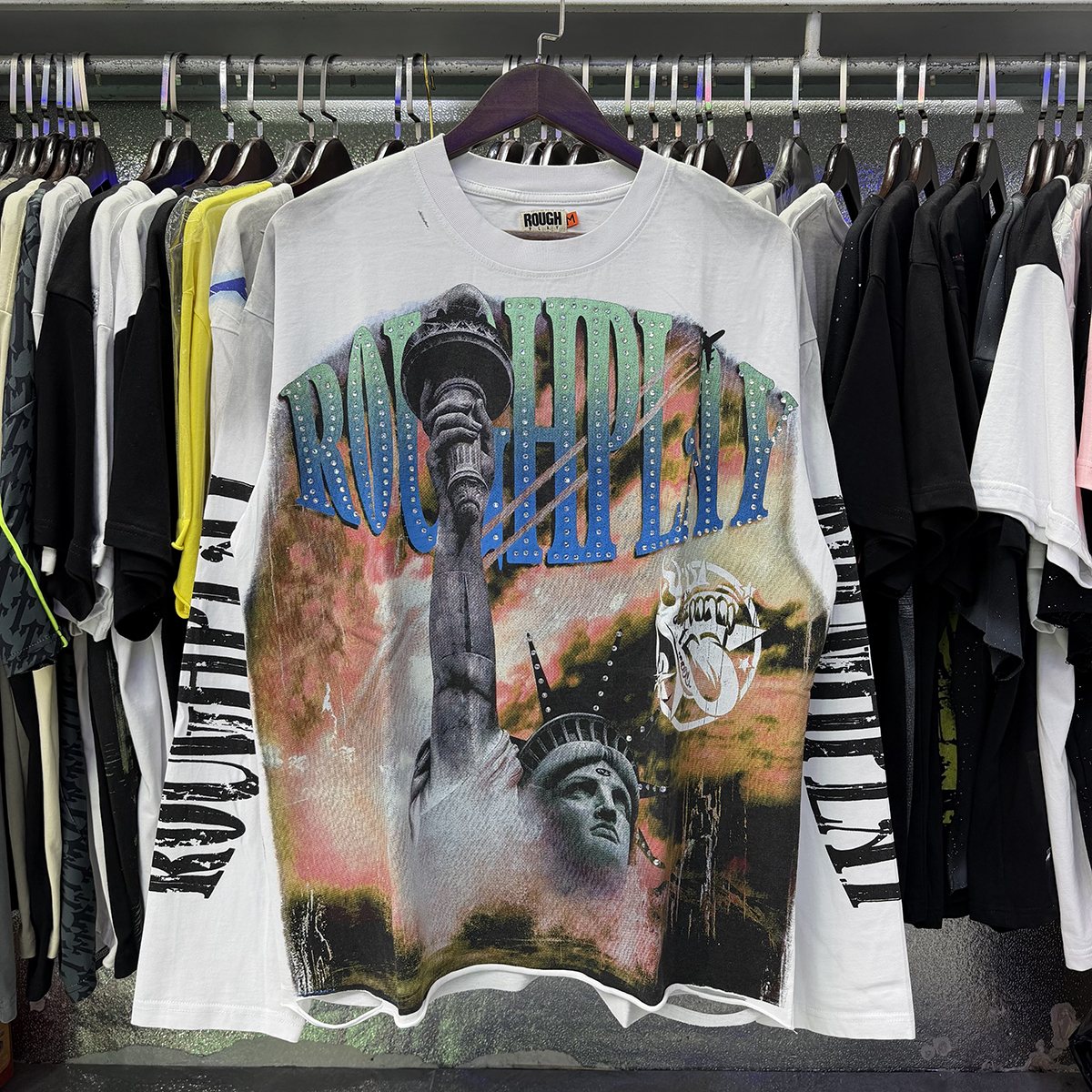 Rough Play Statue of Liberty Graphic Long-Sleeve T-Shirt ¡ª context