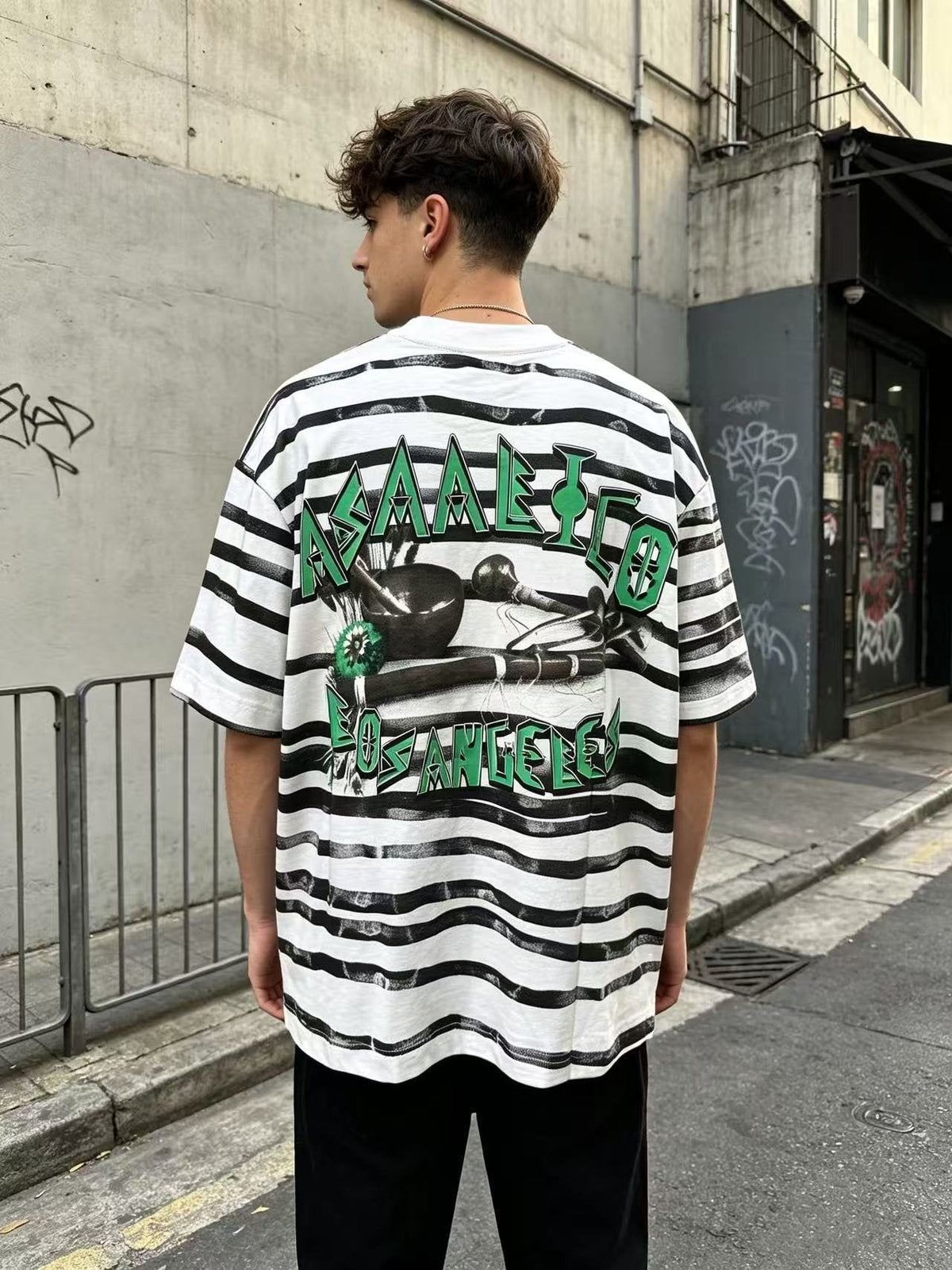 ASAALL Striped Front & Back Graphic T-Shirt ¡ª model