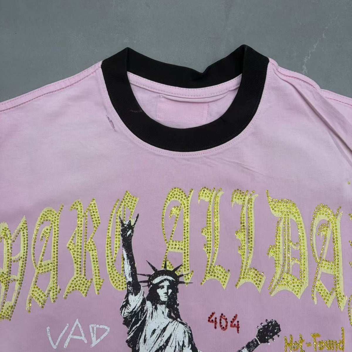 VARE ALL DAY Pink Contrast-Sleeve Graphic T-Shirt ¡ª detail