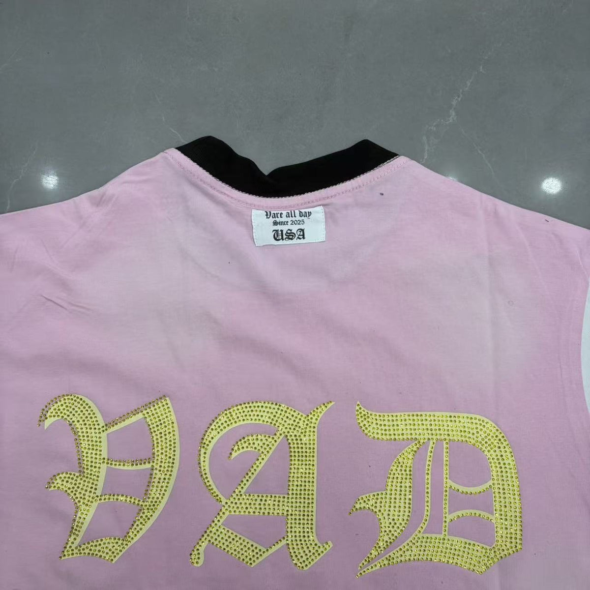 VARE ALL DAY Pink Contrast-Sleeve Graphic T-Shirt ¡ª detail