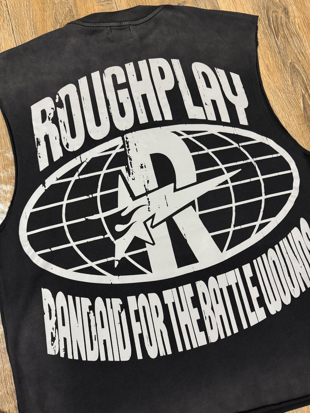 Rough Play Warning Globe Graphic Sleeveless T-Shirt ¡ª detail