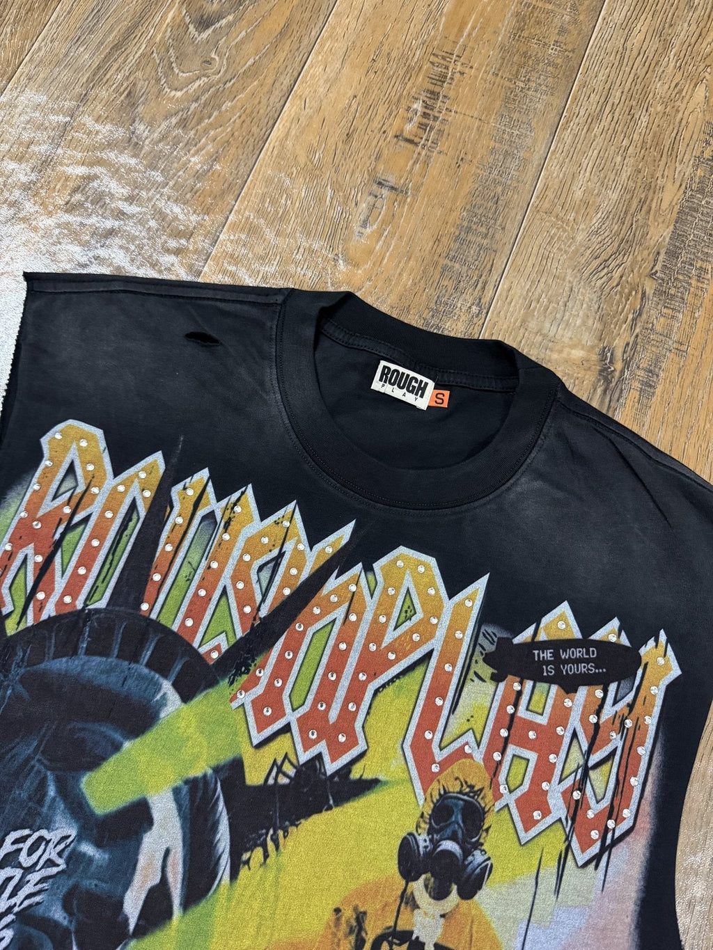 Rough Play Warning Globe Graphic Sleeveless T-Shirt ¡ª detail