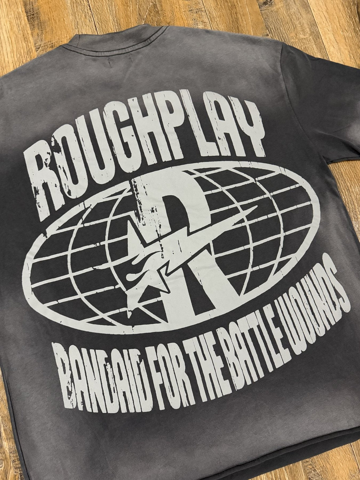 Rough Play Skeleton Globe Graphic T-Shirt ¡ª detail