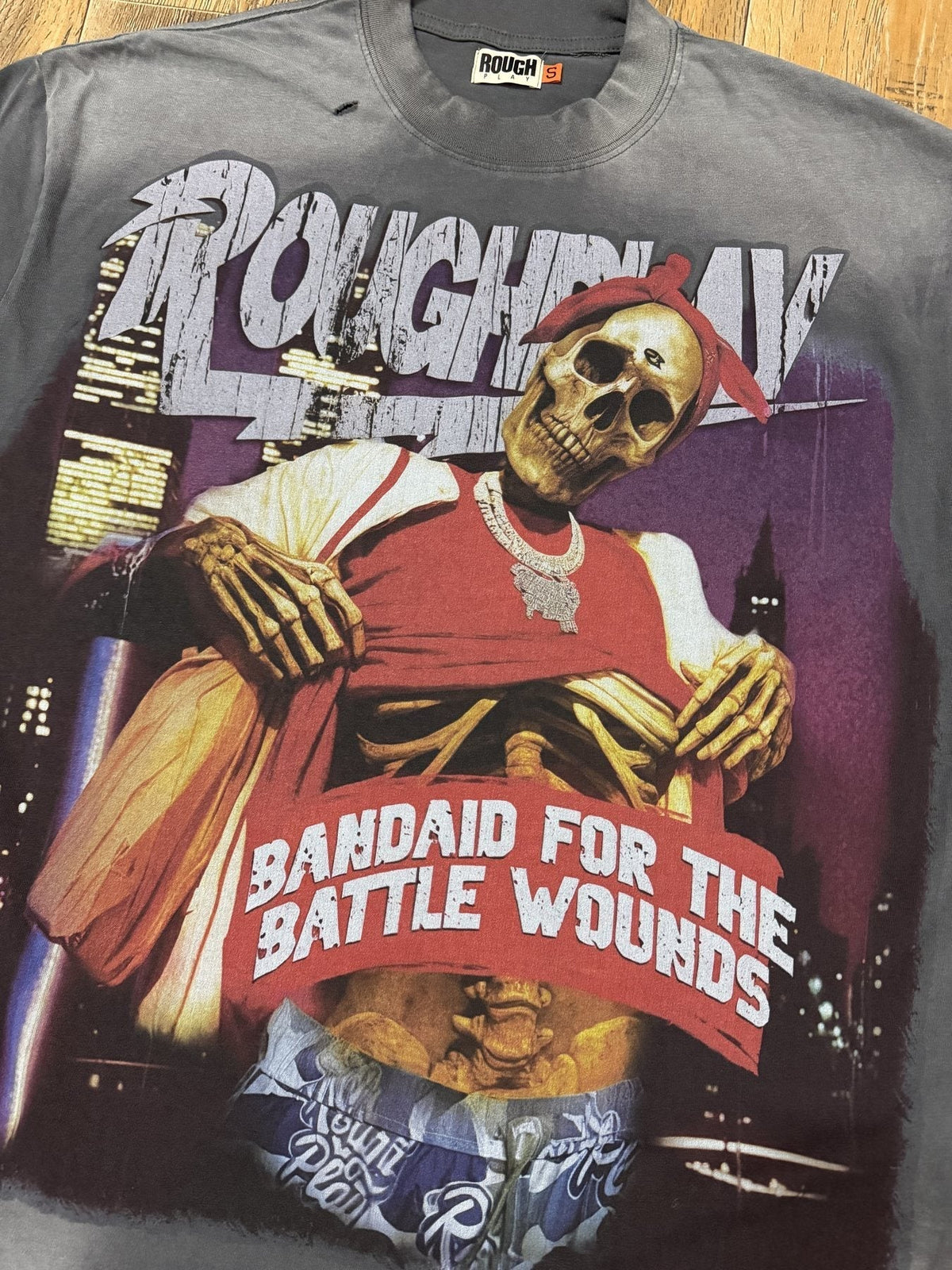 Rough Play Skeleton Globe Graphic T-Shirt ¡ª detail