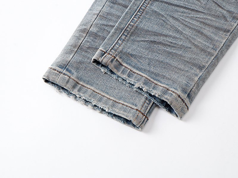 VALABASAS Light Blue Distressed Jeans ¡ª detail